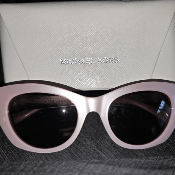 Michael Kors Cat Eye Sunglasses - Blush Pink - NEW with Case! - Picture 2 of 6